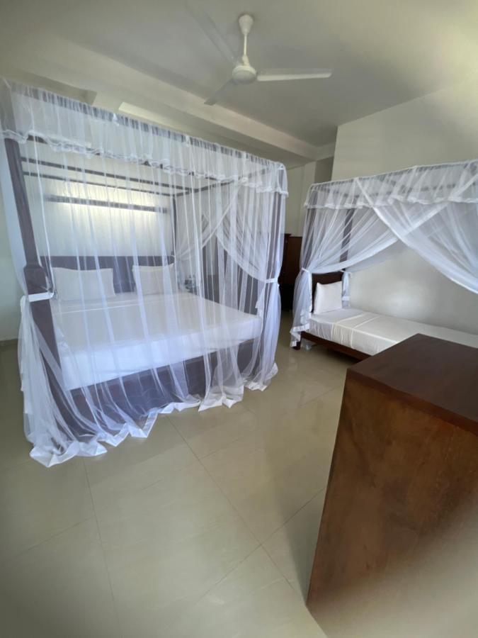 Happy Bay Hotel เวลิกามา ภายนอก รูปภาพ