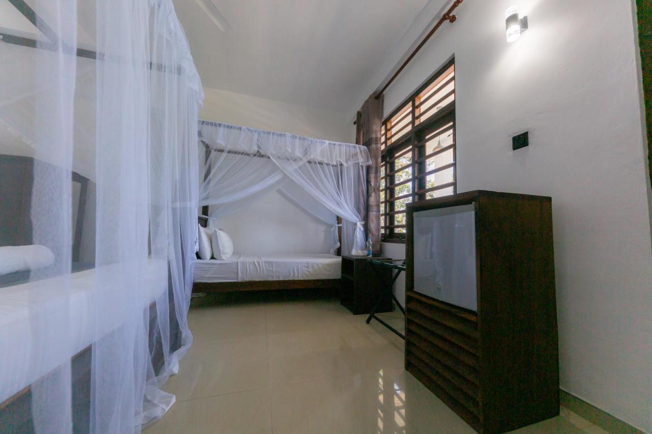 Happy Bay Hotel เวลิกามา ภายนอก รูปภาพ
