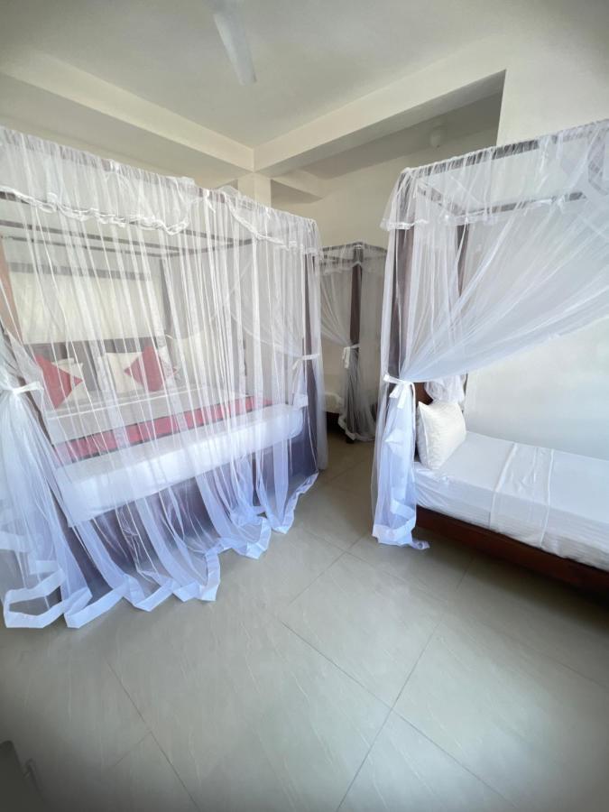 Happy Bay Hotel เวลิกามา ภายนอก รูปภาพ