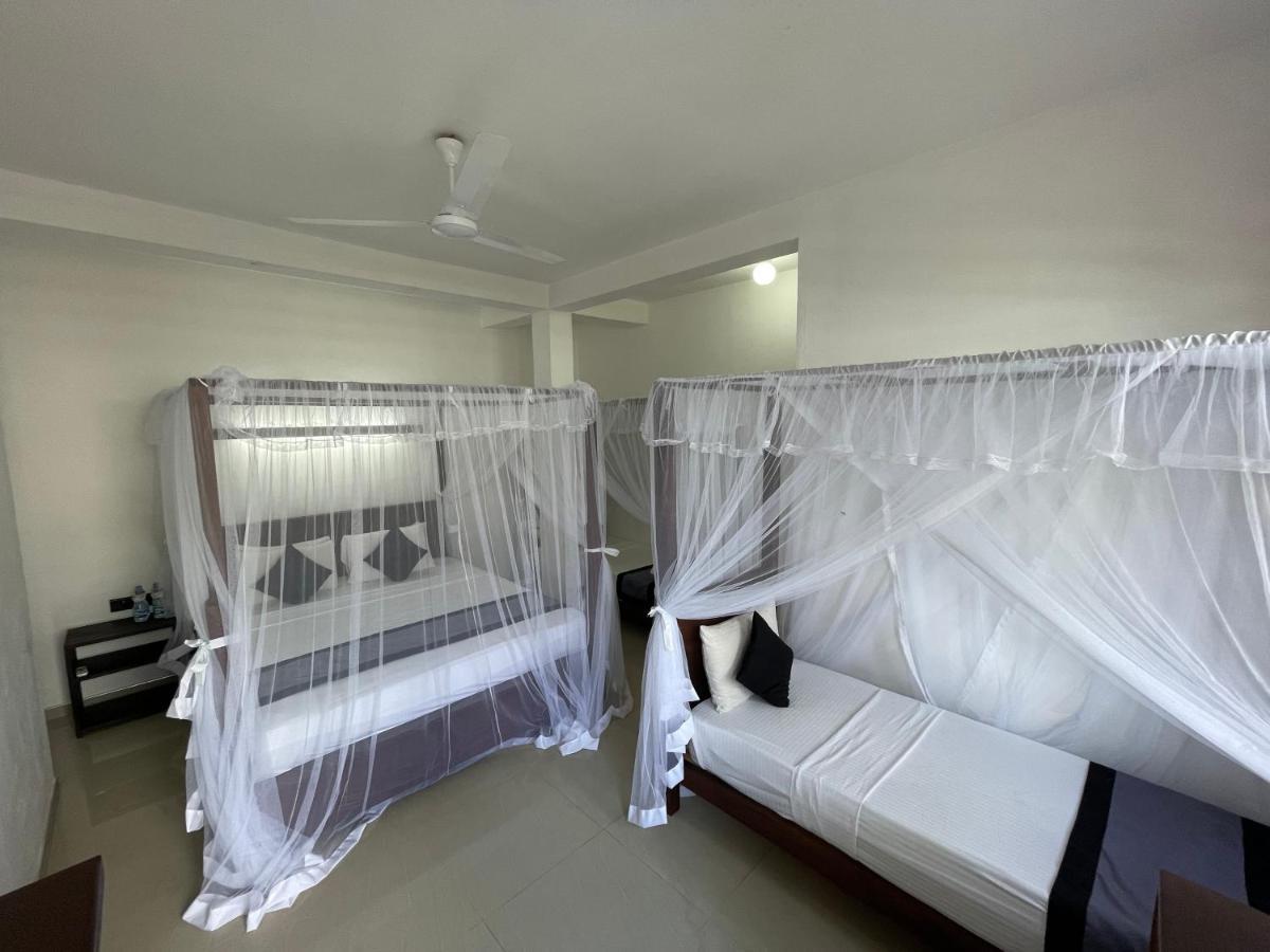 Happy Bay Hotel เวลิกามา ภายนอก รูปภาพ